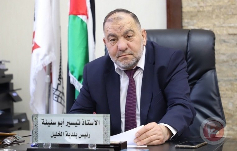 الاحتلال يعتقل رئيس بلدية الخليل تيسير ابو سنينة